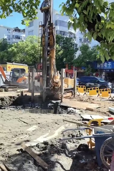 花山区岩石井